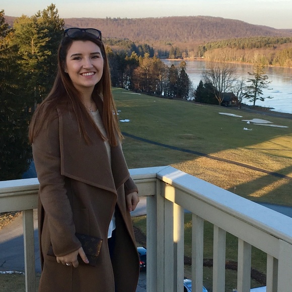 Meet your Posher, Katie - Picture 3 of 3